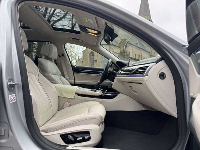 BMW 750 LixDrive KöniglicherVorbesitz Voll Ausstatung